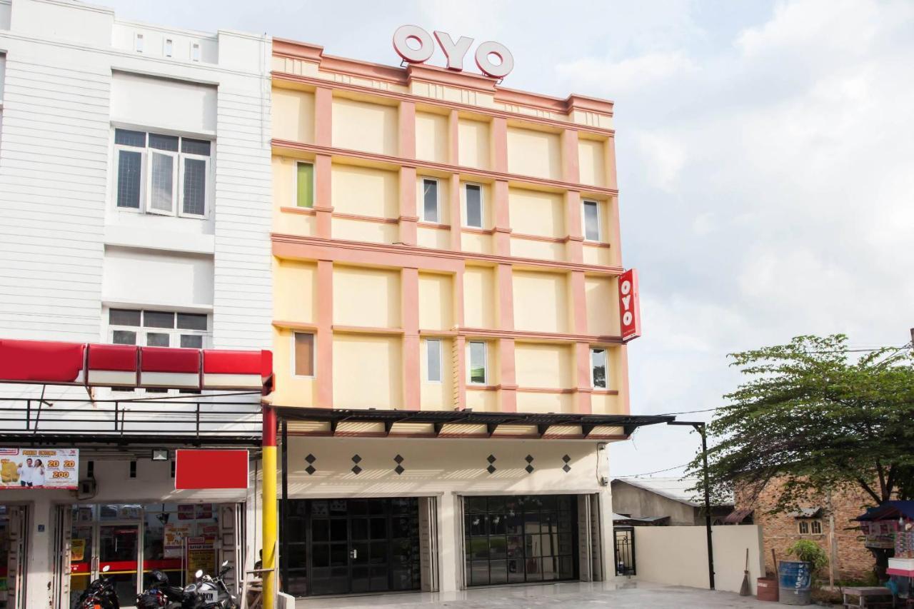 Oyo 2361 Hotel Winston Glugur Bagian luar foto
