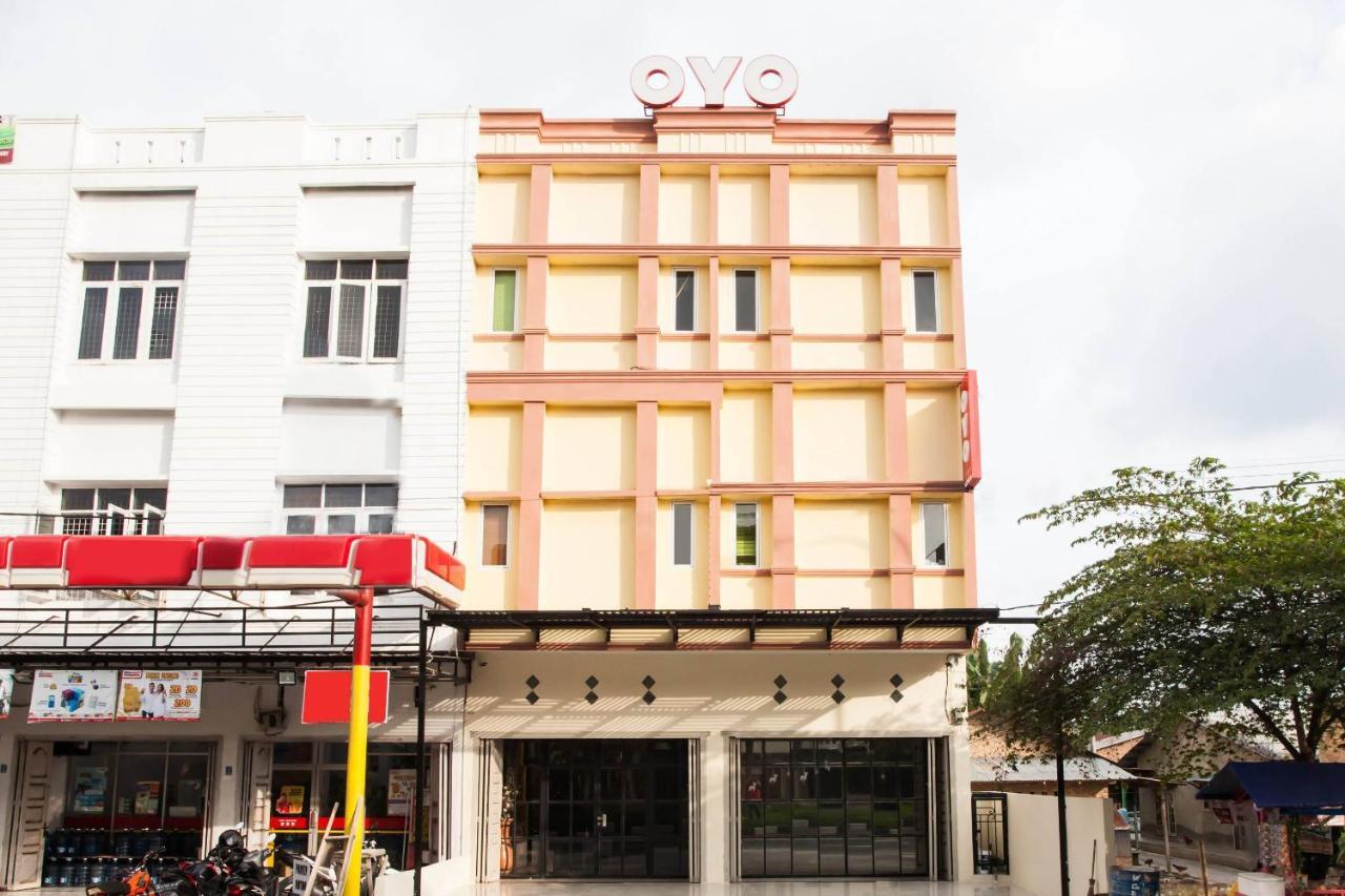 Oyo 2361 Hotel Winston Glugur Bagian luar foto