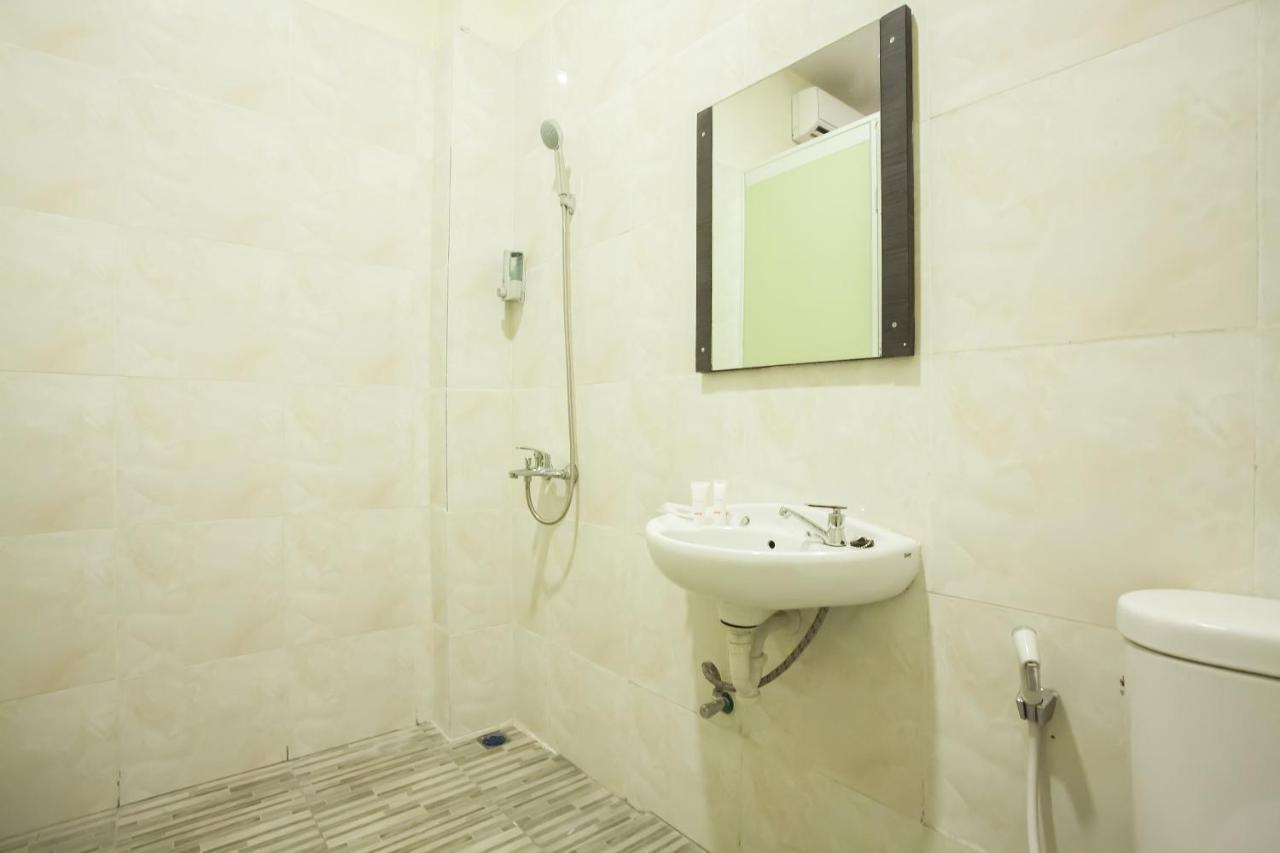 Oyo 2361 Hotel Winston Glugur Bagian luar foto