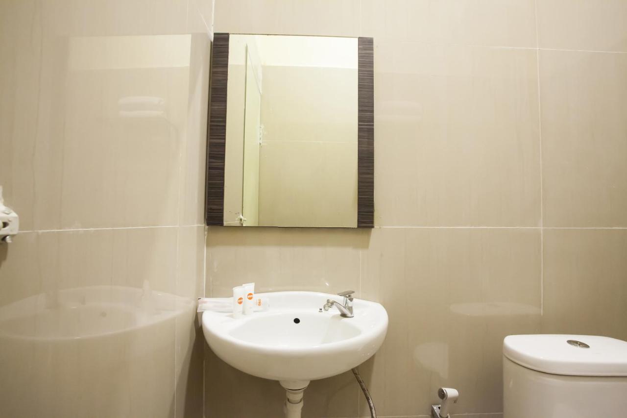 Oyo 2361 Hotel Winston Glugur Bagian luar foto